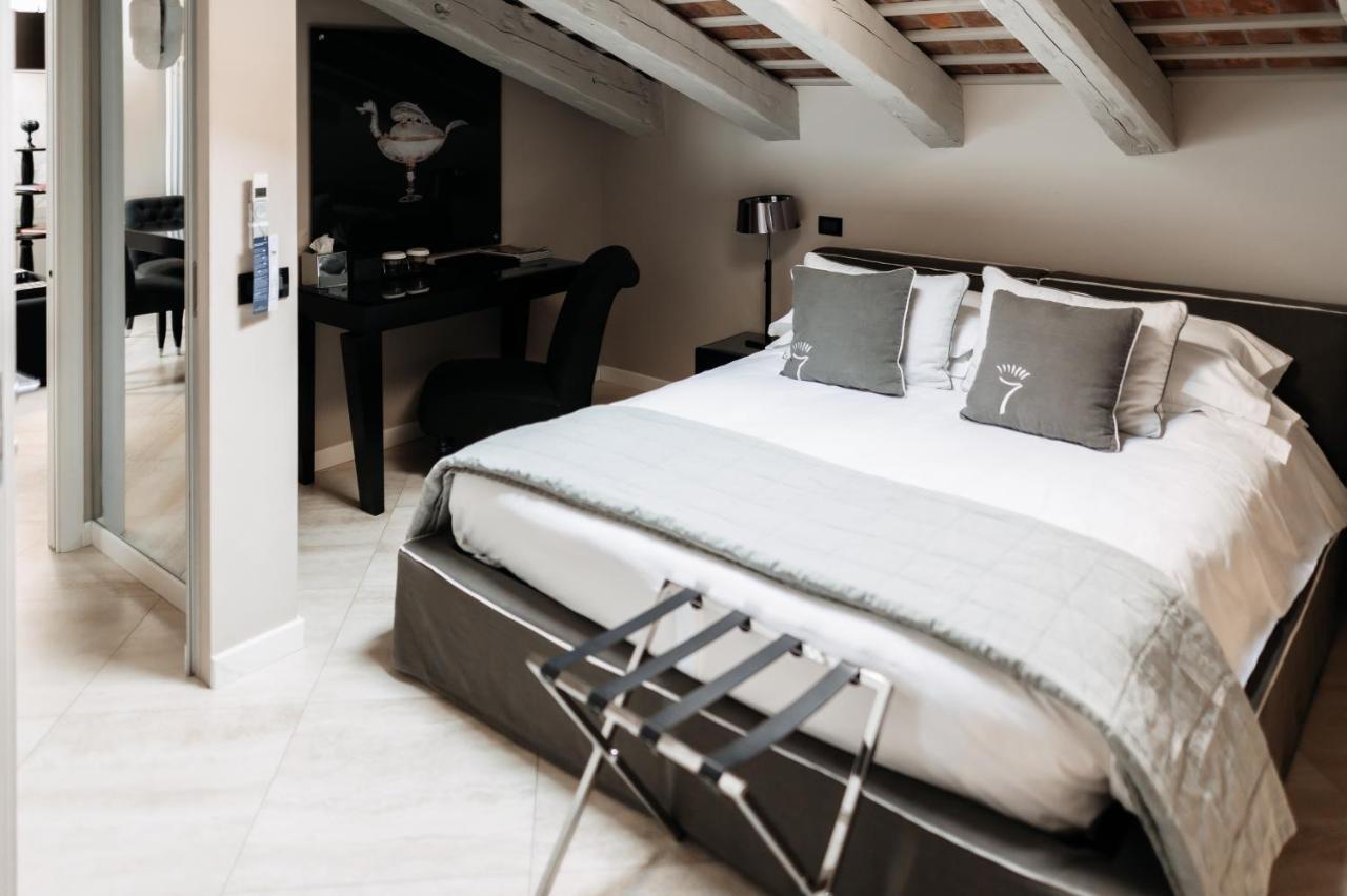 Seven Historical Suites Triëst Buitenkant foto