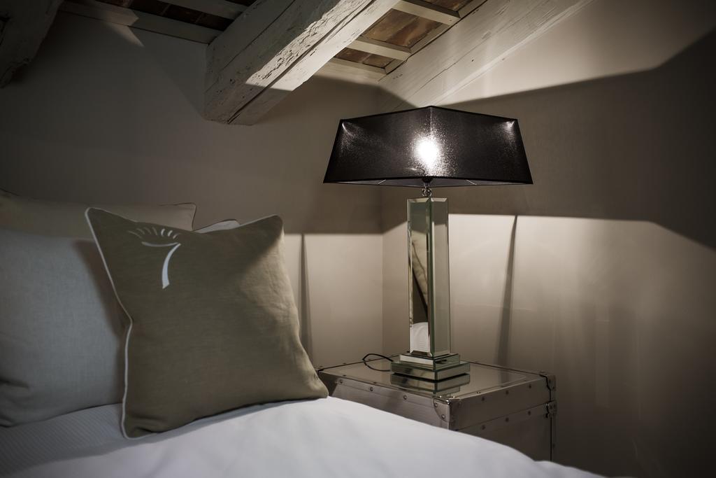 Seven Historical Suites Triëst Kamer foto